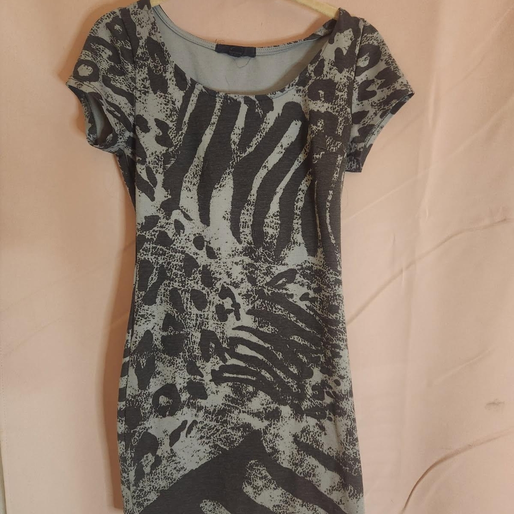 Chic Gray Dress with Black Animal Print